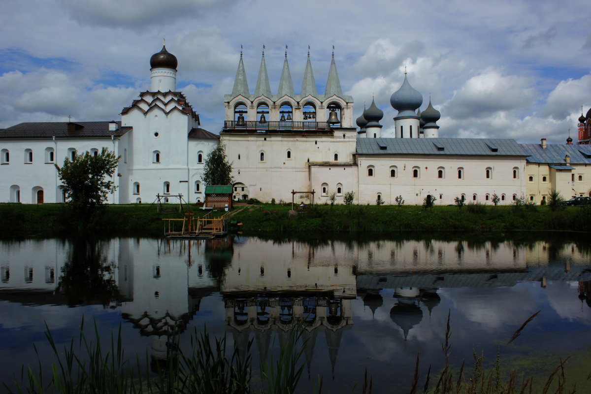 Тихвинский Успенский монастырь затопленный