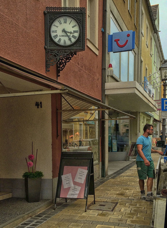 Старинный "Лонжин" на улице маленького баварского городка - Евгений Кривошеев