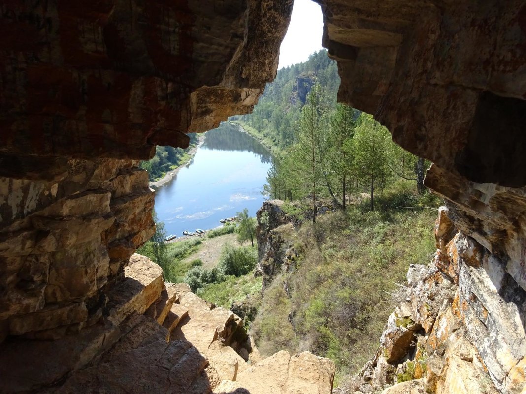 Вид из Идрисовой пещеры на реку Юрюзань - Татьяна Ушакова