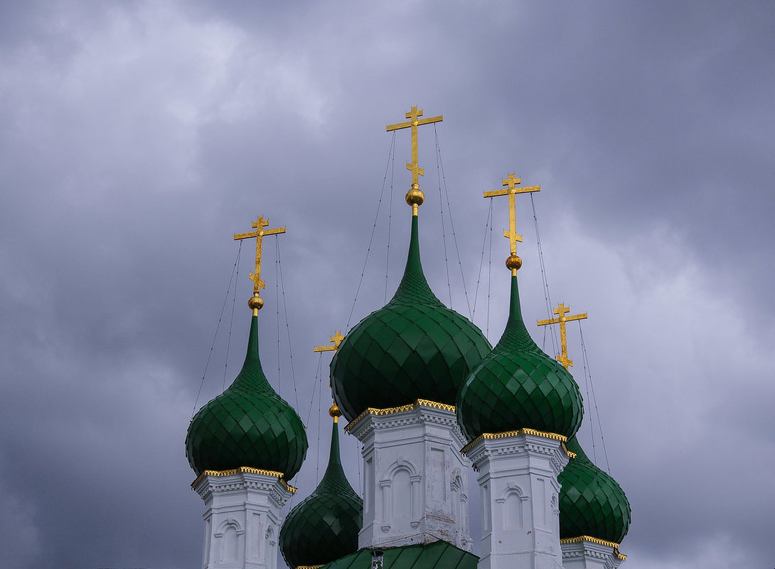 Церковь с двумя куполами