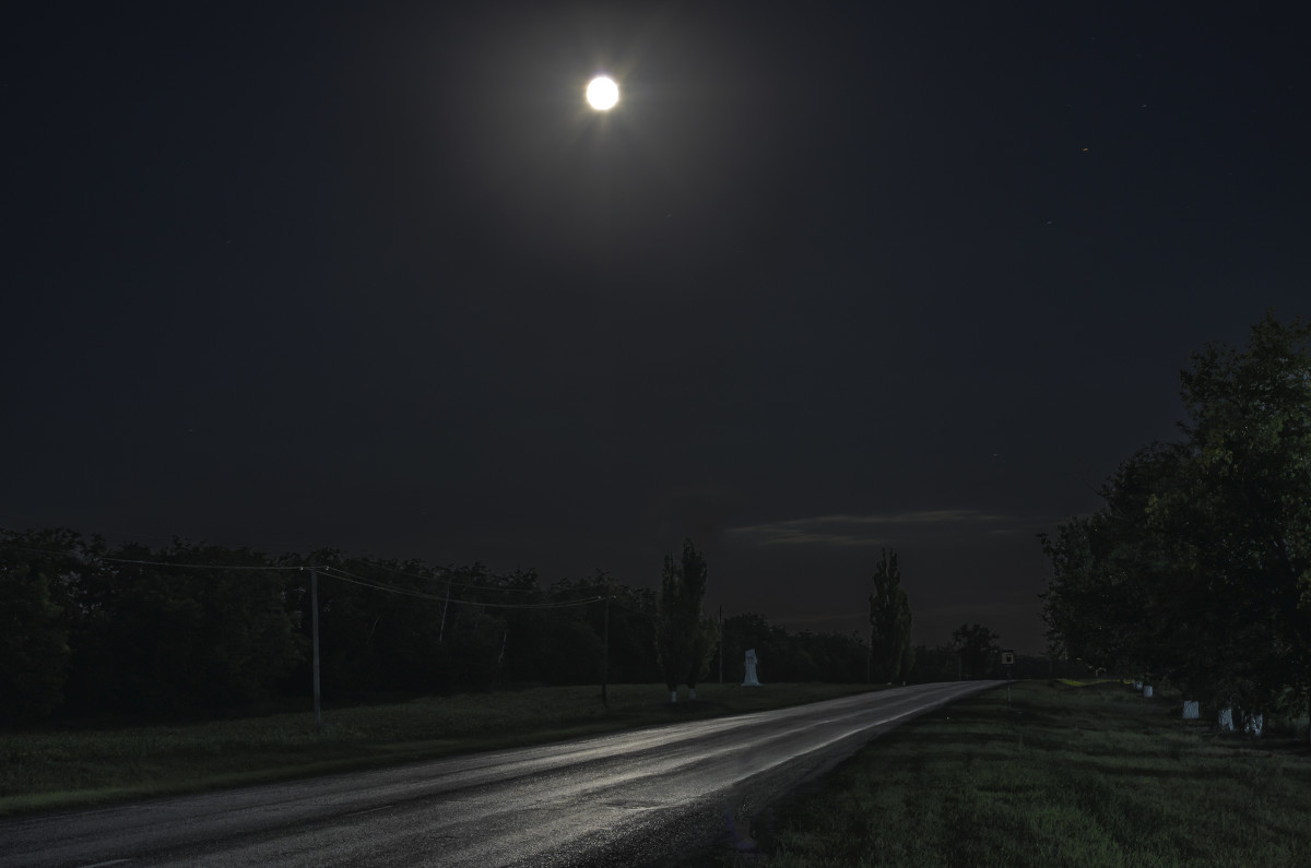 Шоссе в лунную ночь - Константин Бобинский