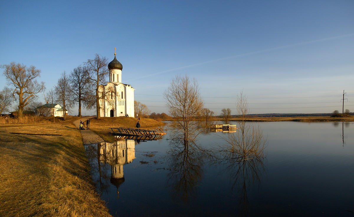 Ранняя Весна с храмом