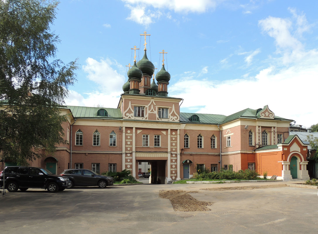 Москва. Надвратная церковь Воздвижения Креста Господня (быв. Никольского единоверческого монастыря). - Александр Качалин