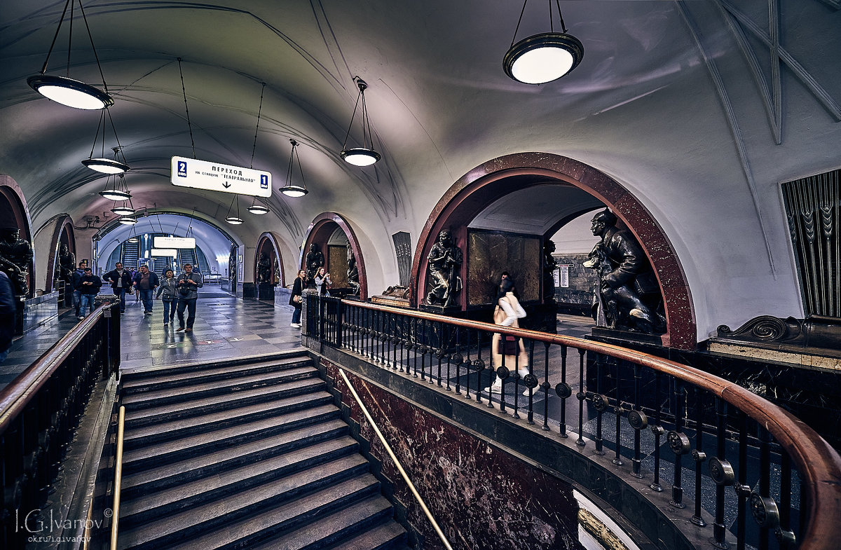 Московское метро площадь революции