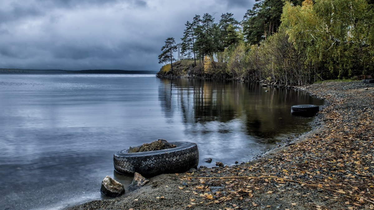 Autumn Evening on the lake - Dmitry Ozersky