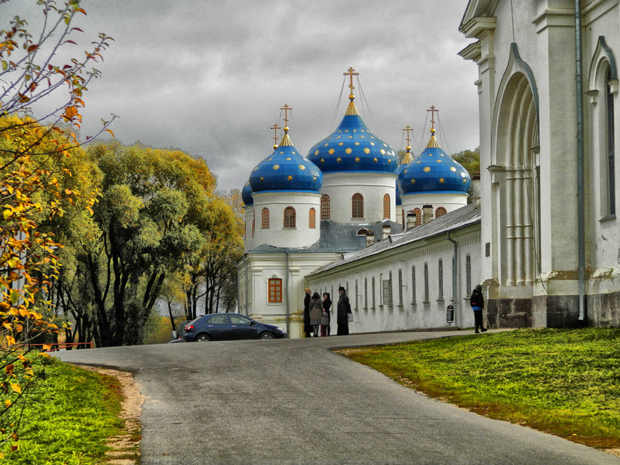 У монастырских врат - Павел 