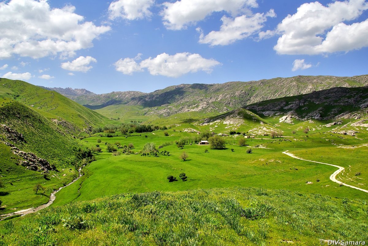 Долина в Зеравшанских горах близ Самарканда - Денис Кораблёв