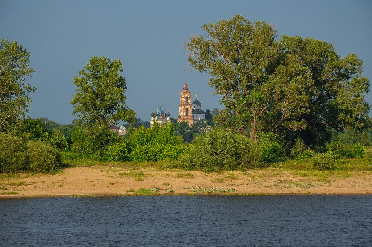 Старая церковь на берегу Волги - Сергей Тагиров
