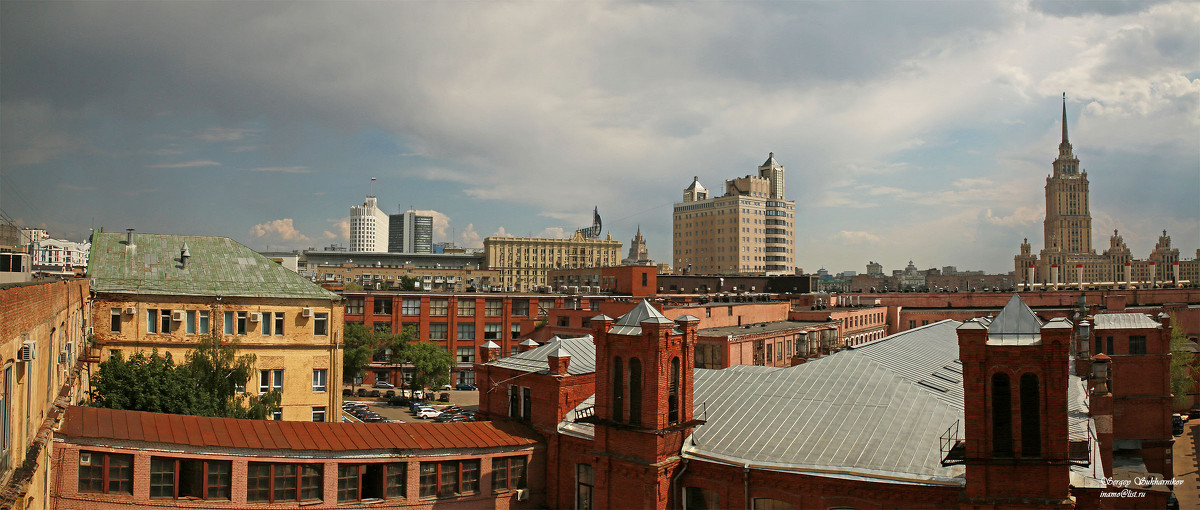 Панорамный вид с крыши Трехгорной мануфактуры на &quot;Белый&quot; дом и гостиницу &quot - Сергей Сухарников