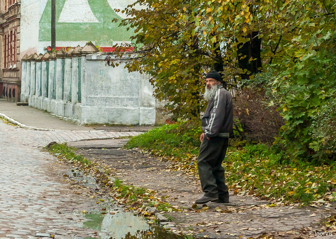 Смотрел с подозрением - Игорь Вишняков