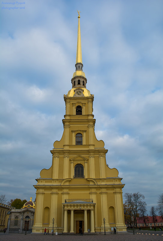 Петропавловский собор в Санкт Петербурге фото