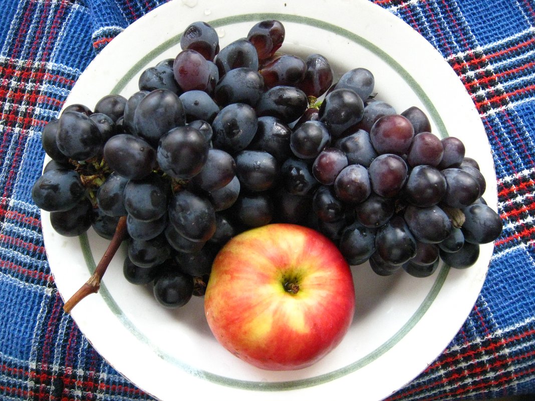 Яблоко и виноград - Алексей Гришанков (Alegri)