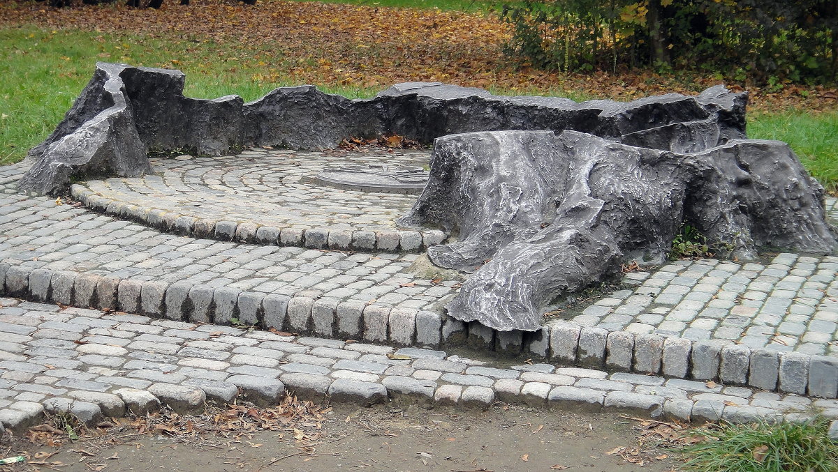 Памятник дереву (1878-1999) - Елена Павлова (Смолова)