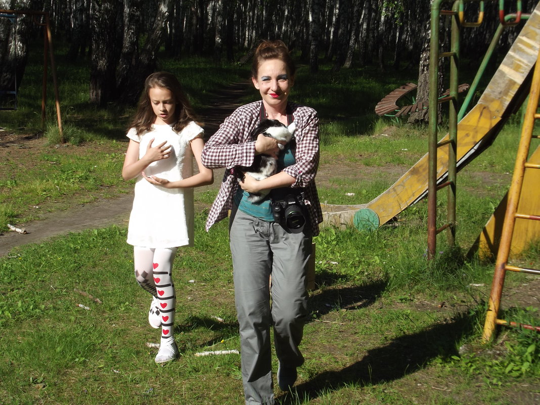 Когда фотограф учит модель держать кролика - Нина 