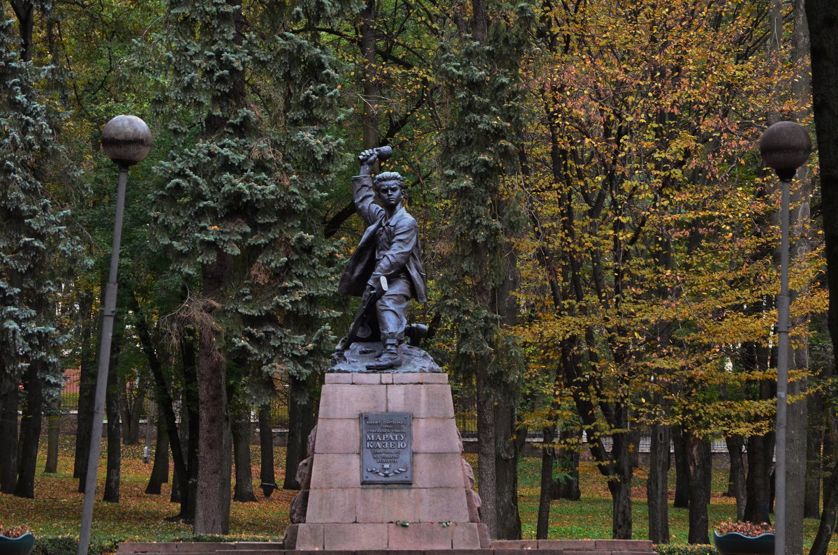 Памятник Герою- пионеру Марату Казею в Минске. - евген03 Левкович