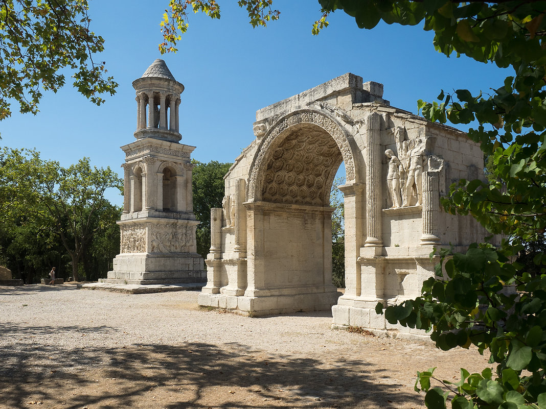 Арка и мавзолей Les Antiques - Руслан Гончар