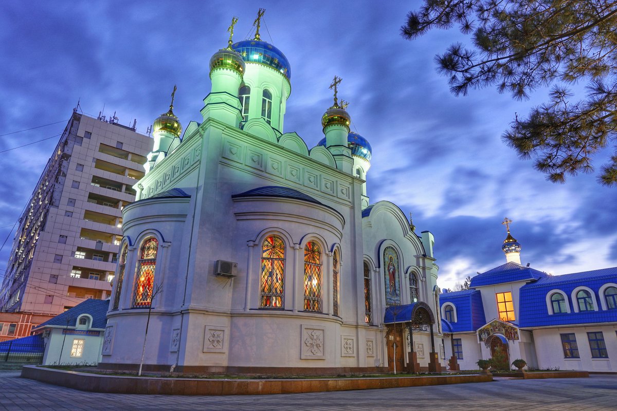 Православный храм в сумерках - Андрей Майоров