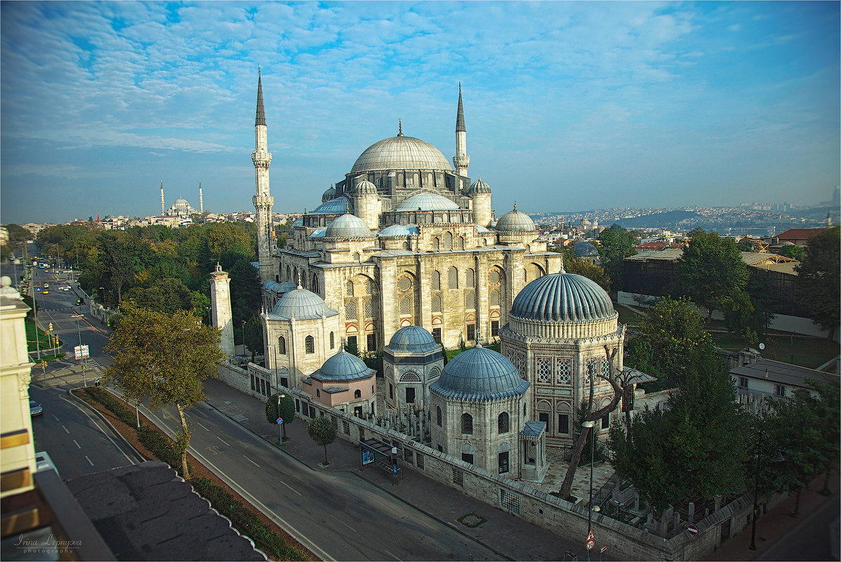 Вид на мечеть Шехзаде в Стамбуле ранним утром - Ирина Лепнёва