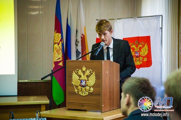 На выступлении в молодежном парламенте - Виталий Краснов