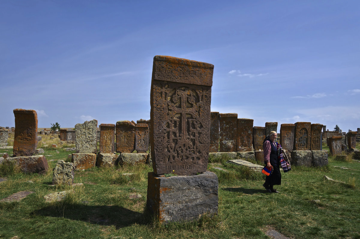 Собрание хачкаров. Collection of khachkars. - Юрий Воронов