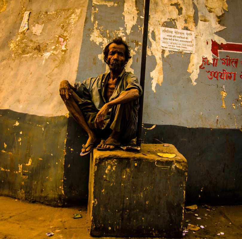 Sitting on a cube - The heirs of Old Delhi Rain