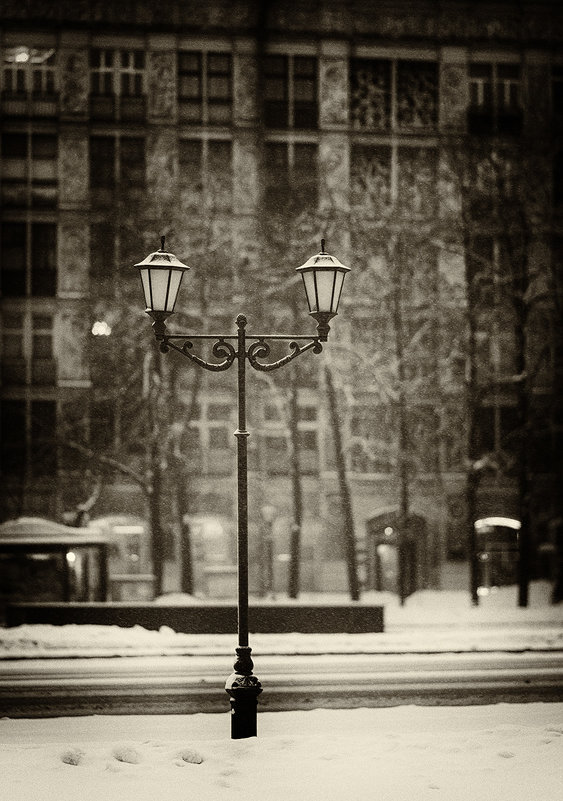 Снегопад в Москве. Одинокий фонарь. - Игорь Герман