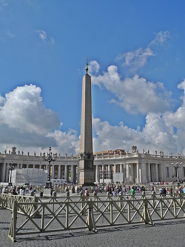 Египетский обелиск на  площади Св. Петра в  Ватикане. - Виталий Селиванов 