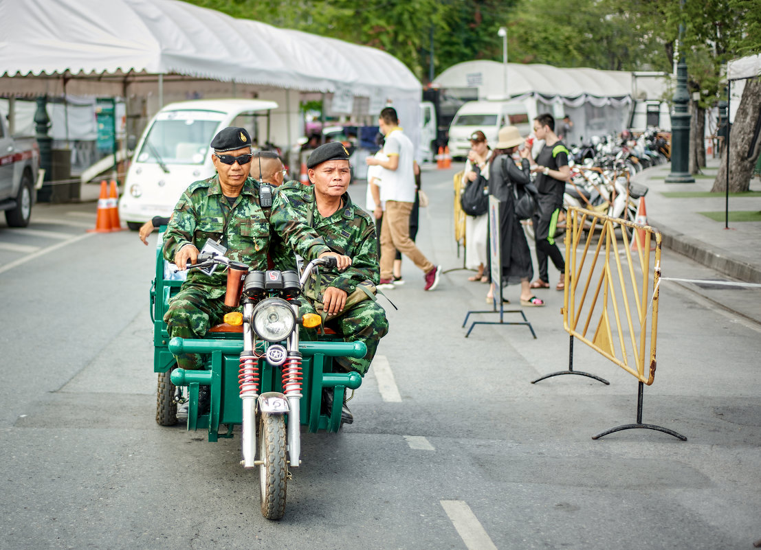 Полиция Бангкока - staffin _