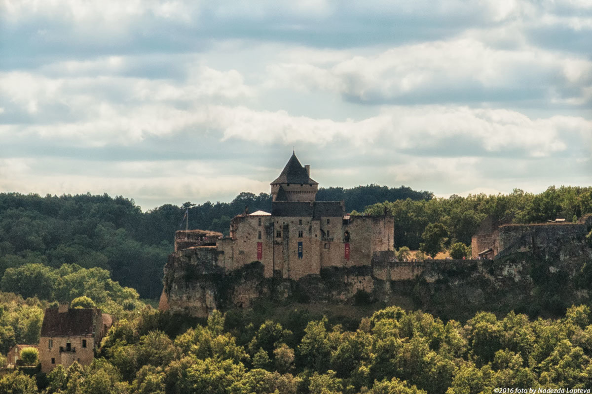 Замки Перигора. Замок-крепость Кастельно - Надежда Лаптева