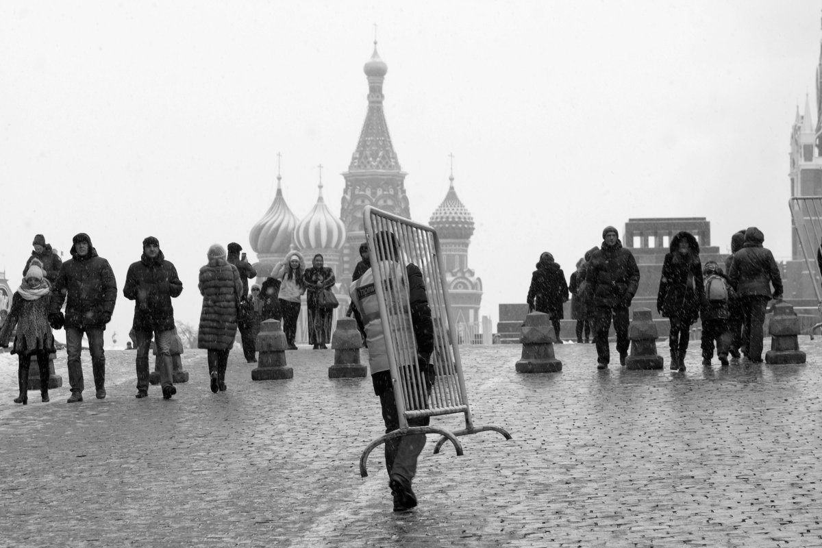 Москва гостеприимная - Илья Сердитов