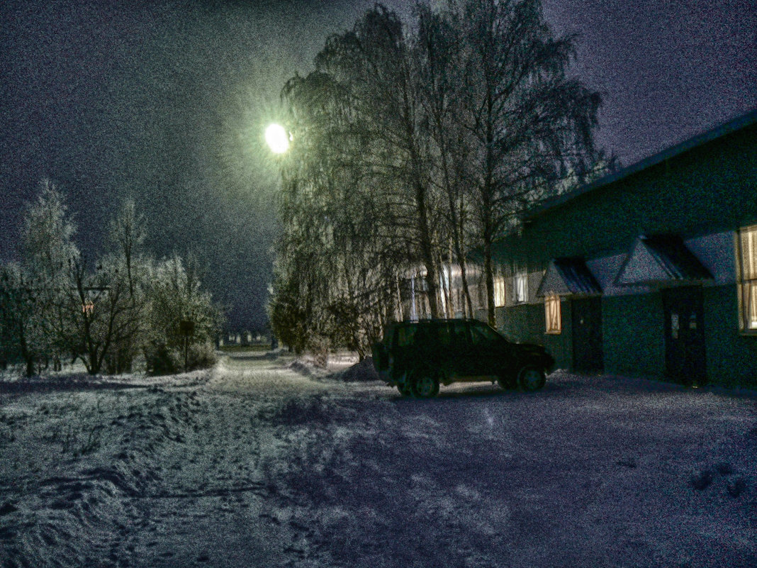 ночной зимний пейзаж с автомобилем - павел бритшев 