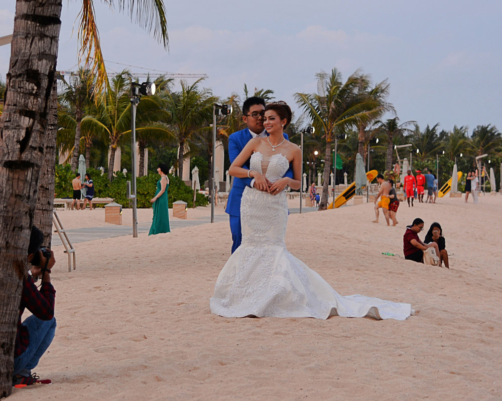 Жених и невеста на пляже - Асылбек Айманов