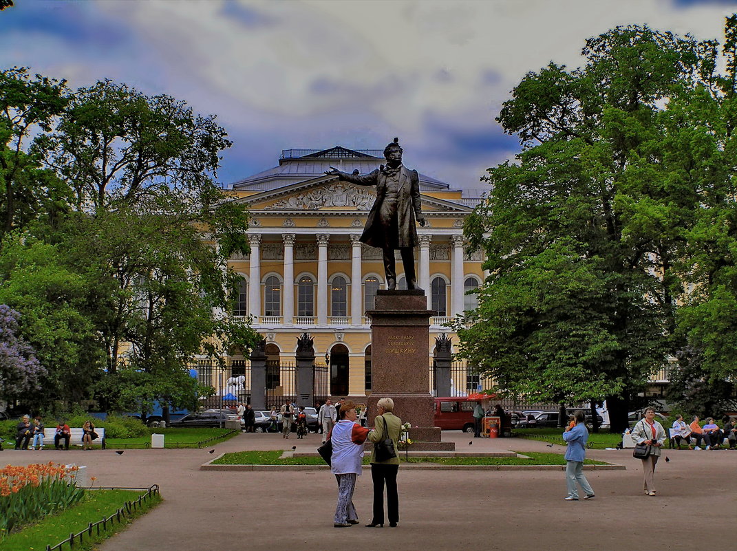 Площадь Исскуств.  Михайловский дворц - Русский музей. Памятник А.С. Пушкину. - Владимир Ильич Батарин