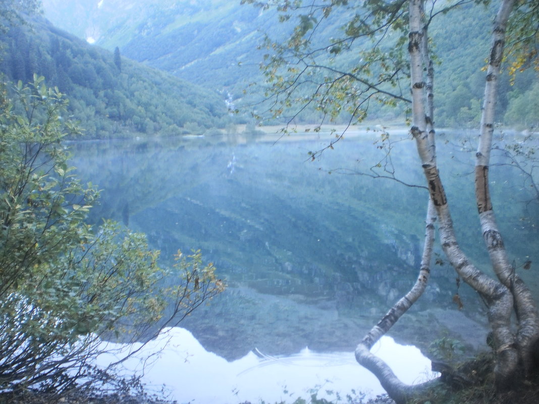Раннее утро на озере Кардывач- в воде отражаются не только горы,но и облака - ТАТЬЯНА 