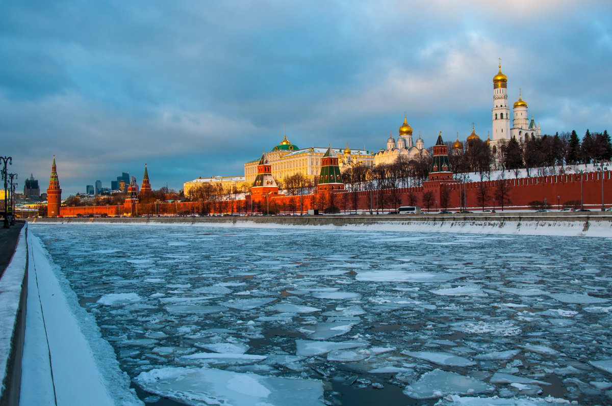 Солнце всходит на Москвой - Alexander Petrukhin 