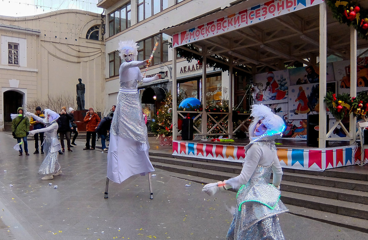 Перформанс в Камергерском - Лариса Журавлева