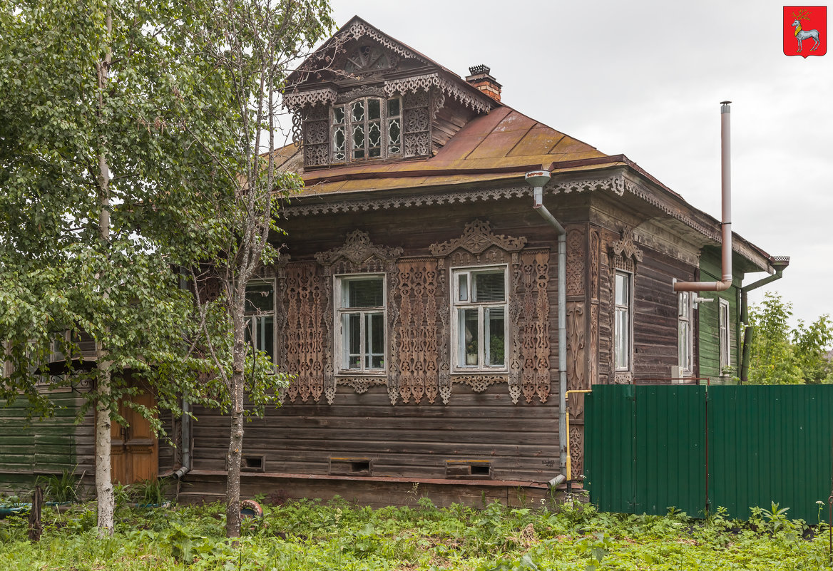 Ростов Великий. Дом с наличниками и мезонином :: Алексей Шаповалов Стерх –  Социальная сеть ФотоКто