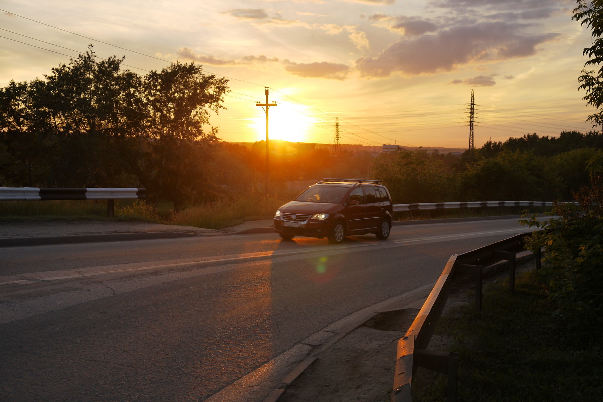 Автомобиль в закате - Андрей Гамарник