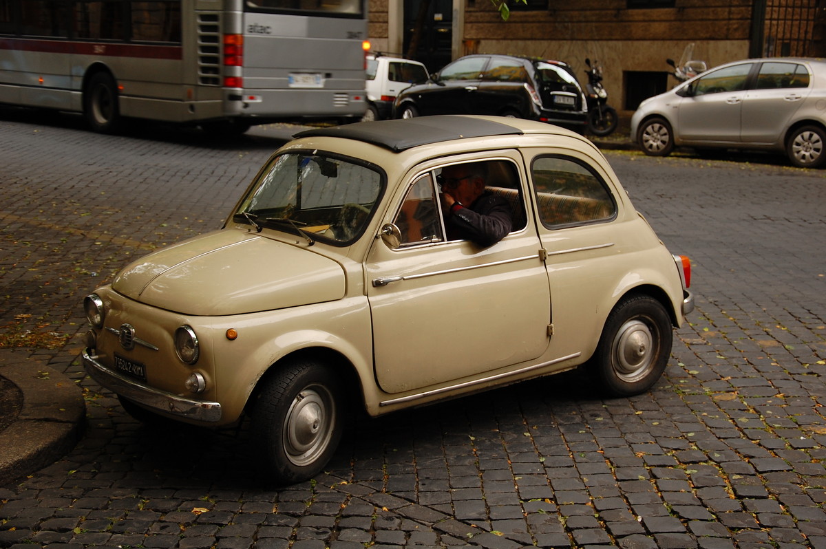Легендарный итальянский народный автомобиль на улочках Рима - Сергей Лошкарёв