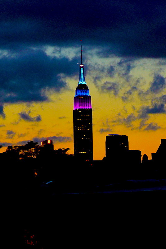 Empire State Building в ночи. - Petr @+