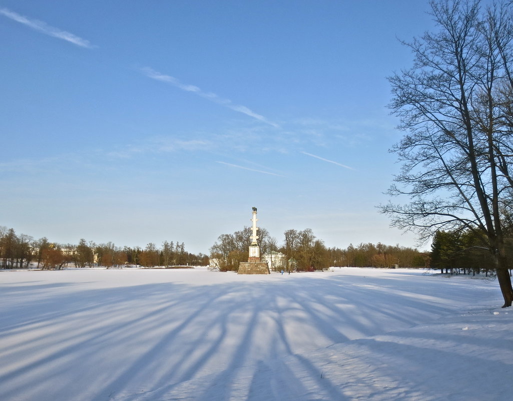 Царское Село,вдали Чесменская колонна - Елена 