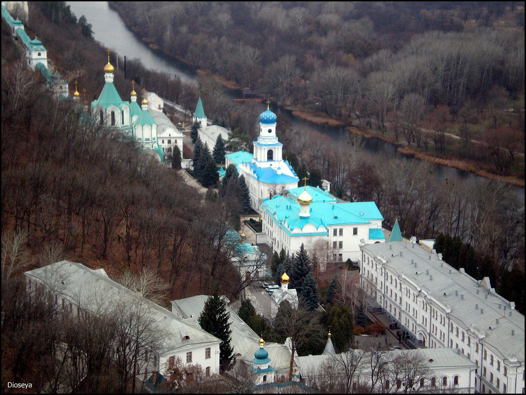 Святогорский Успенский монастырь зима