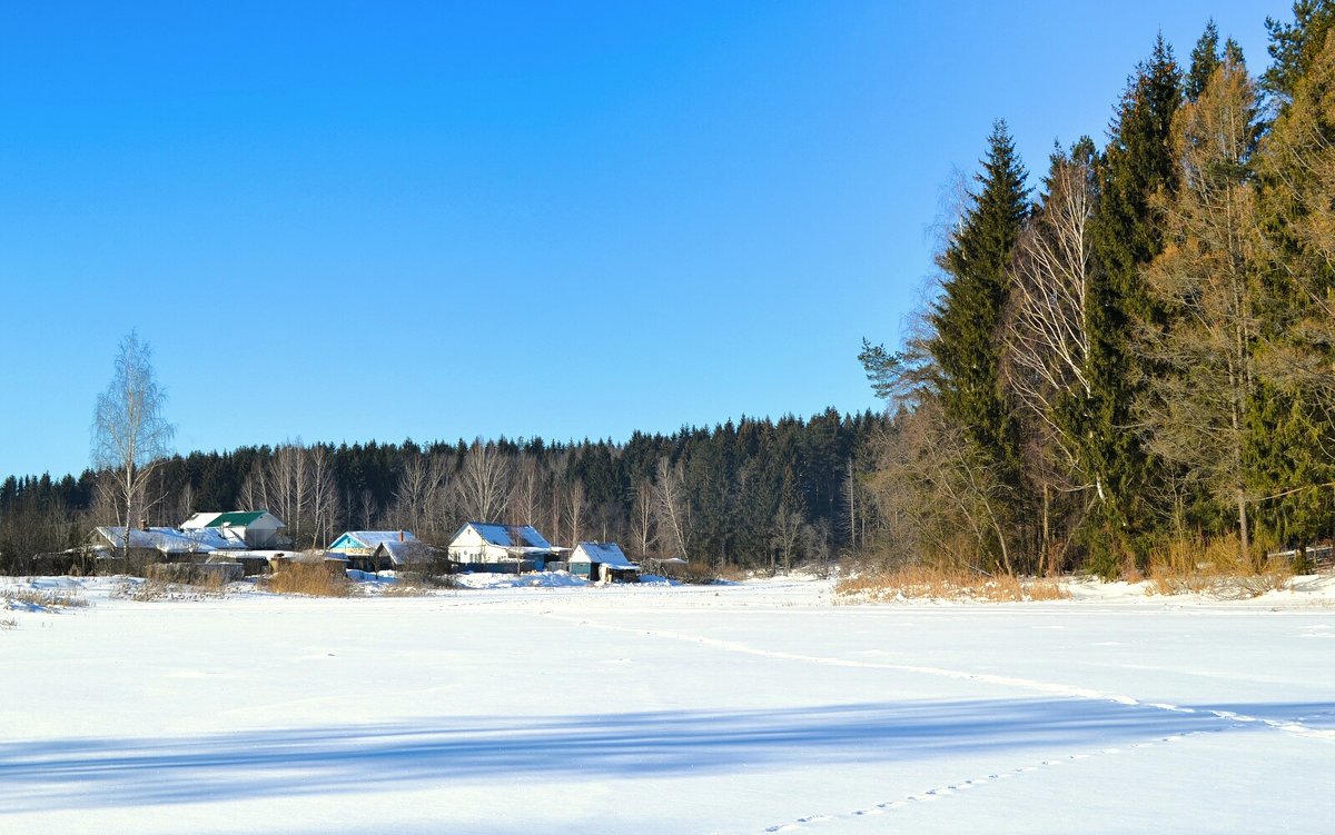 Домики на берегу замерзшего озера - Милешкин Владимир Алексеевич 
