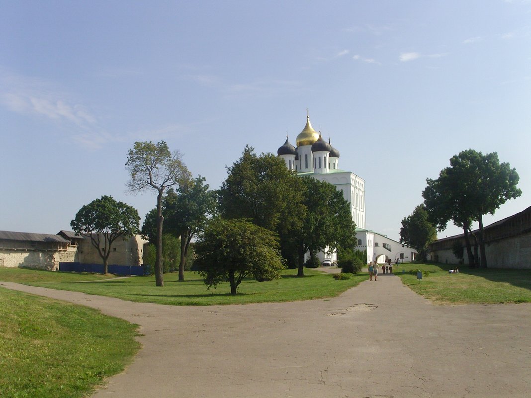 В Псковском Кремле - Виктор Мухин