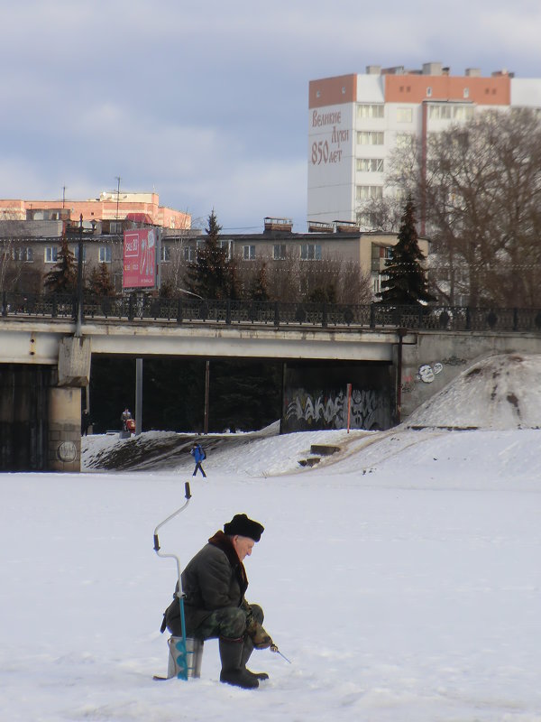 Великие Луки. В центре города, на Ловати, 14 февраля... - Владимир Павлов