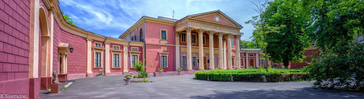 Дворец Потоцких-Нарышкиных, с 1899 года Художественный музей. - Вахтанг Хантадзе