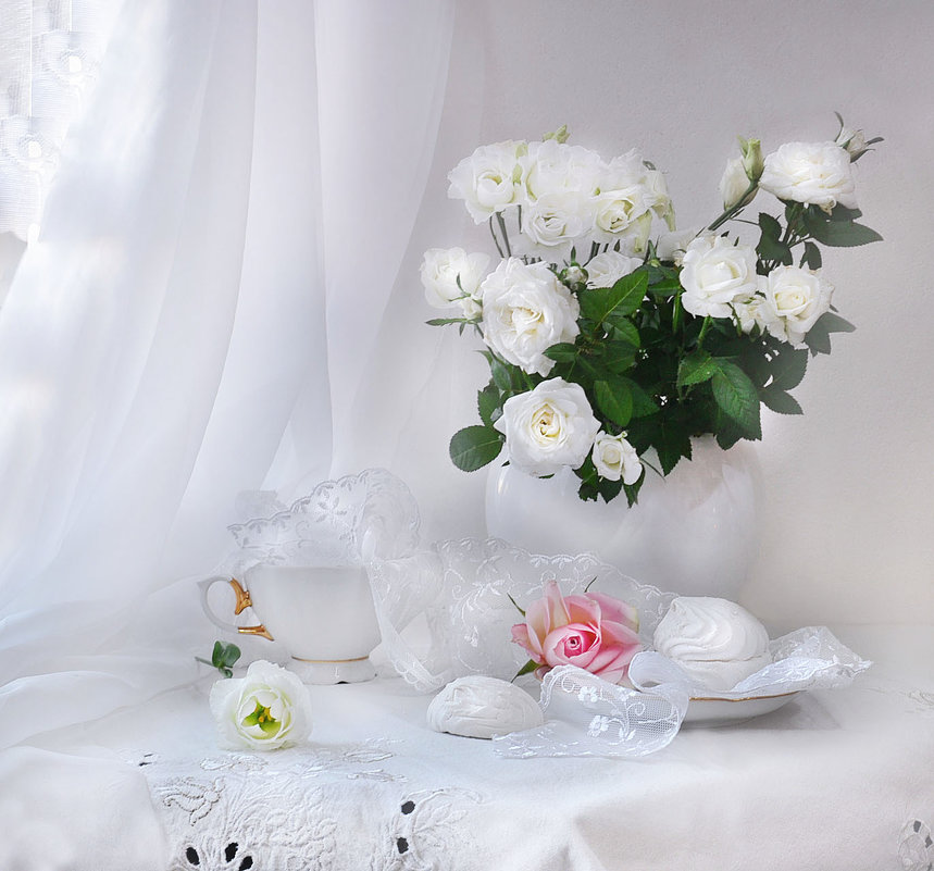 Розы белые — нежность души... - Валентина Колова