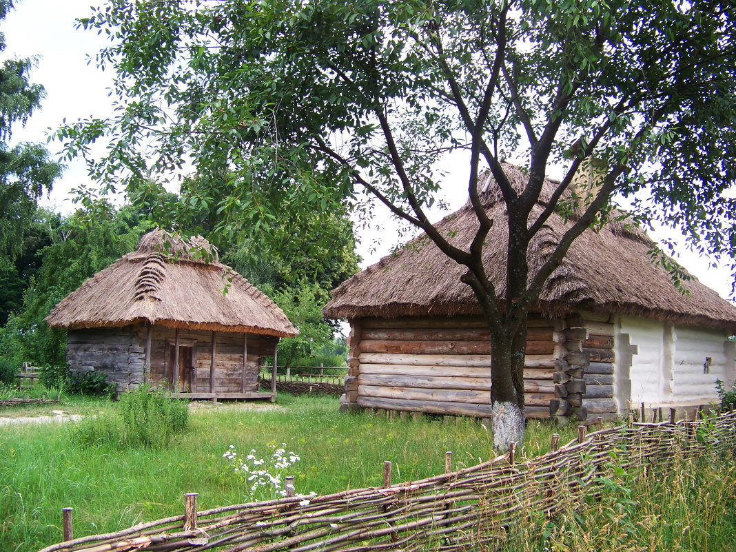 Украинские хатки. Киев. - Любовь К.