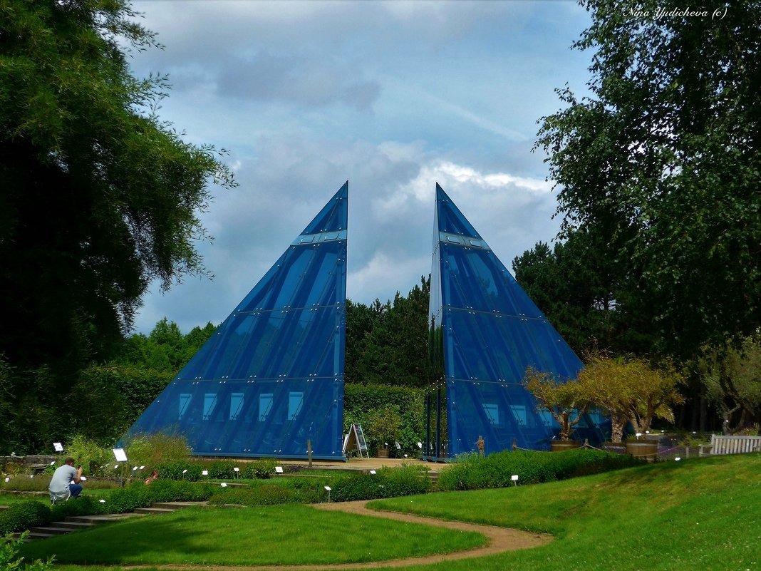 Синие пирамиды - Nina Yudicheva