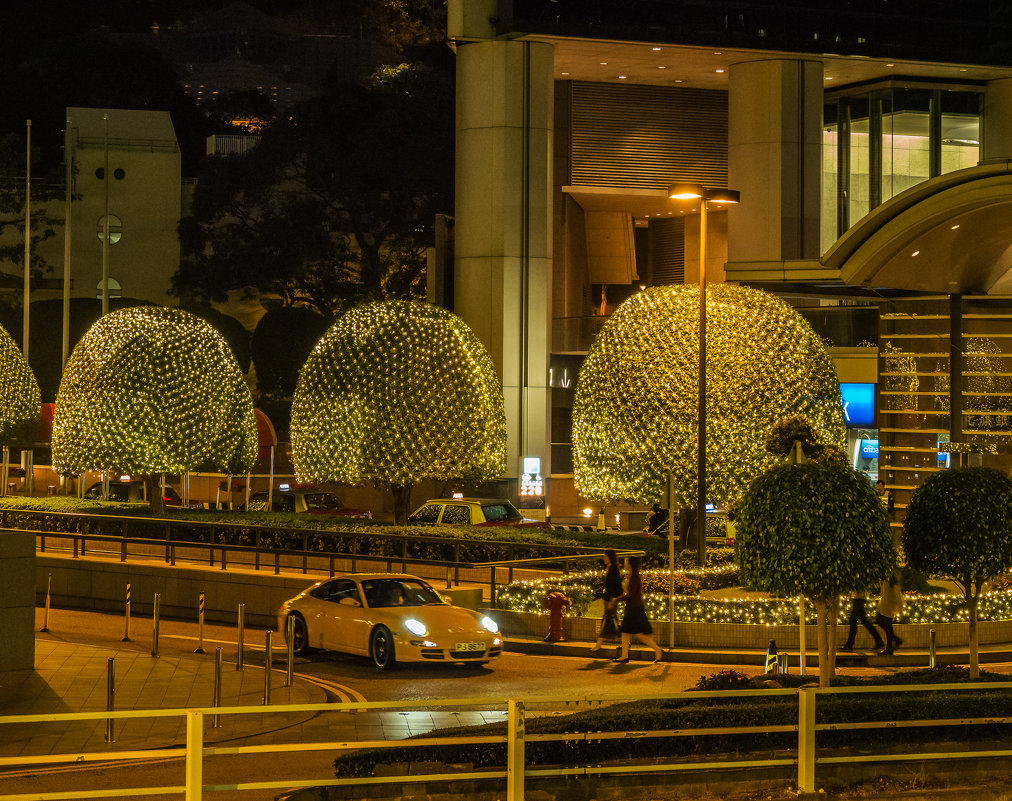 Золотые купола..(из серии "Ночной Гонконг") - Виктор Льготин